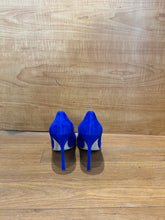 Load image into Gallery viewer, MANOLO BLAHNIK
