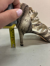 Load image into Gallery viewer, Stuart Weitzman Heels
