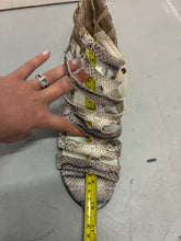 Load image into Gallery viewer, Stuart Weitzman Heels
