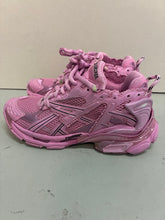 Load image into Gallery viewer, Balenciaga Gym Shoe Size 7
