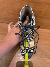 Load image into Gallery viewer, Jimmy Choo Heels Size 8.5
