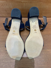 Load image into Gallery viewer, Stuart Weitzman Heels Size 4.5

