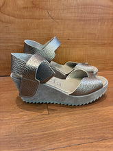 Load image into Gallery viewer, Pedro Garcia Metallic Fama Sandals Size 7
