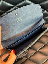 Load image into Gallery viewer, Louis Vuitton Epi Wallet
