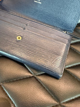 Load image into Gallery viewer, Louis Vuitton Epi Wallet
