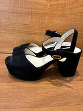 Load image into Gallery viewer, Prada Heels Size 7
