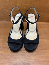Load image into Gallery viewer, Stuart Weitzman Platform Heels Size 9
