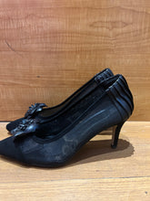 Load image into Gallery viewer, Anne Fontaine Gisella Heels Size 9
