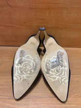 Load image into Gallery viewer, Anne Fontaine Gisella Heels Size 9
