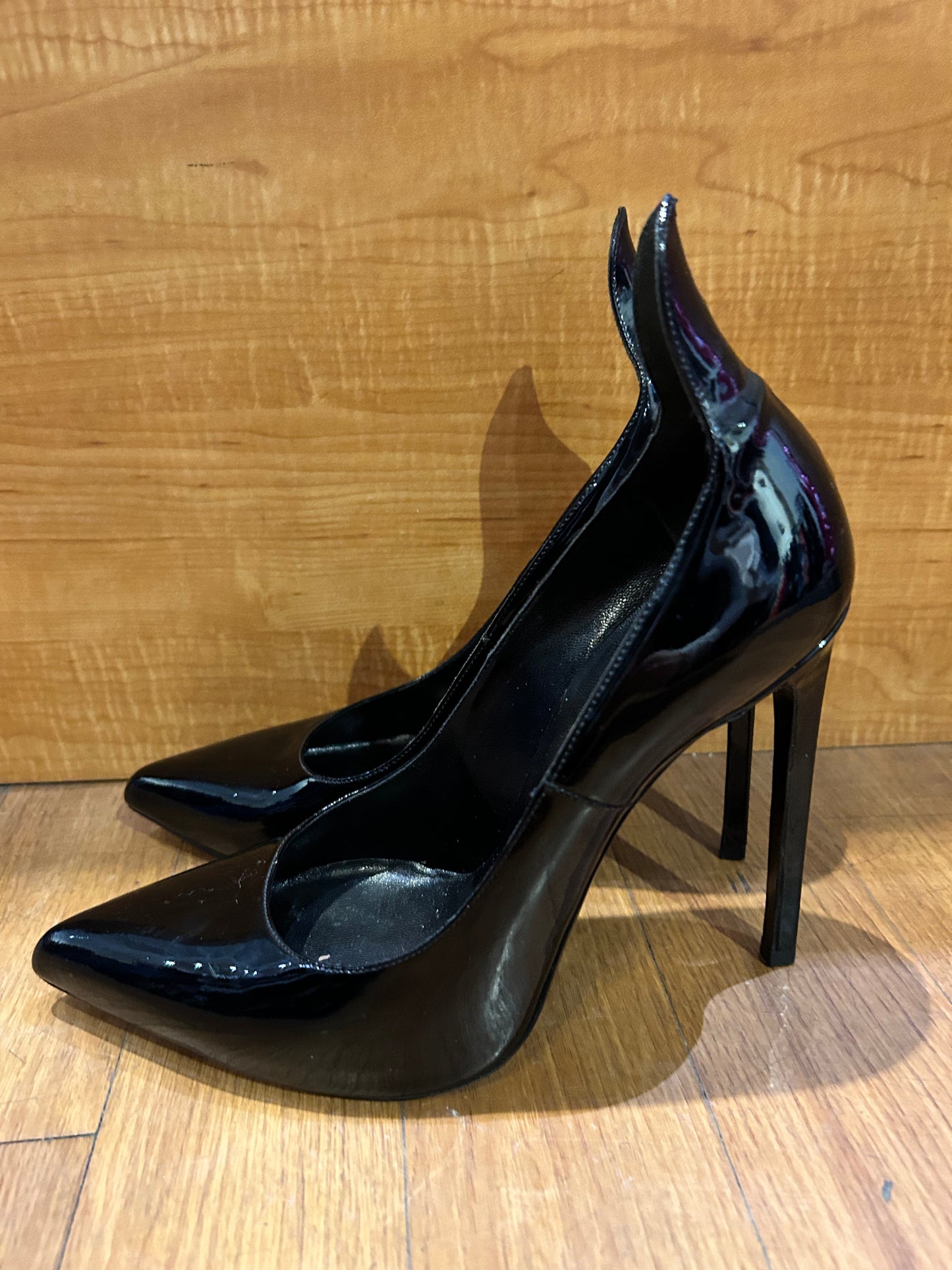 Saint Laurent Thorn black patent leather pointed-toe pumps