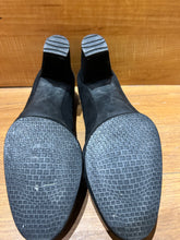 Load image into Gallery viewer, Stuart Weitzman Suede Pumps Size 7.5
