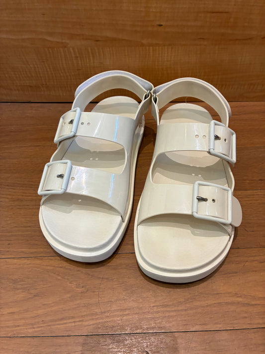 Gucci Isla Buckle Sandal
