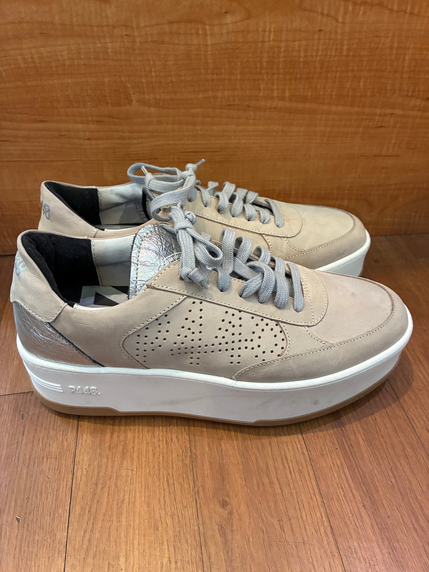 P448 Low Top Lace-Up Sneakers Perforated Beige/Grey White Platform