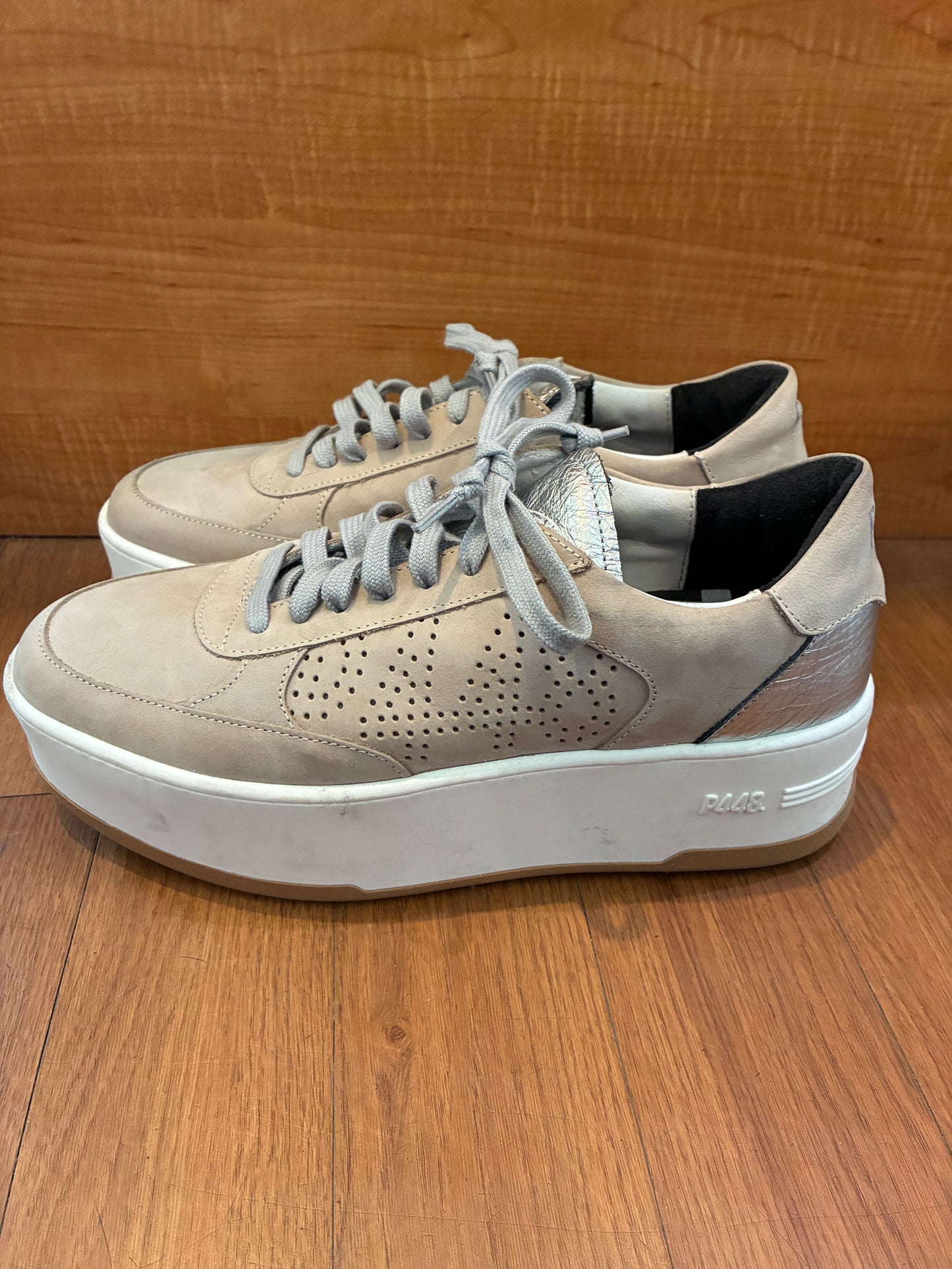 P448 Low Top Lace-Up Sneakers Perforated Beige/Grey White Platform