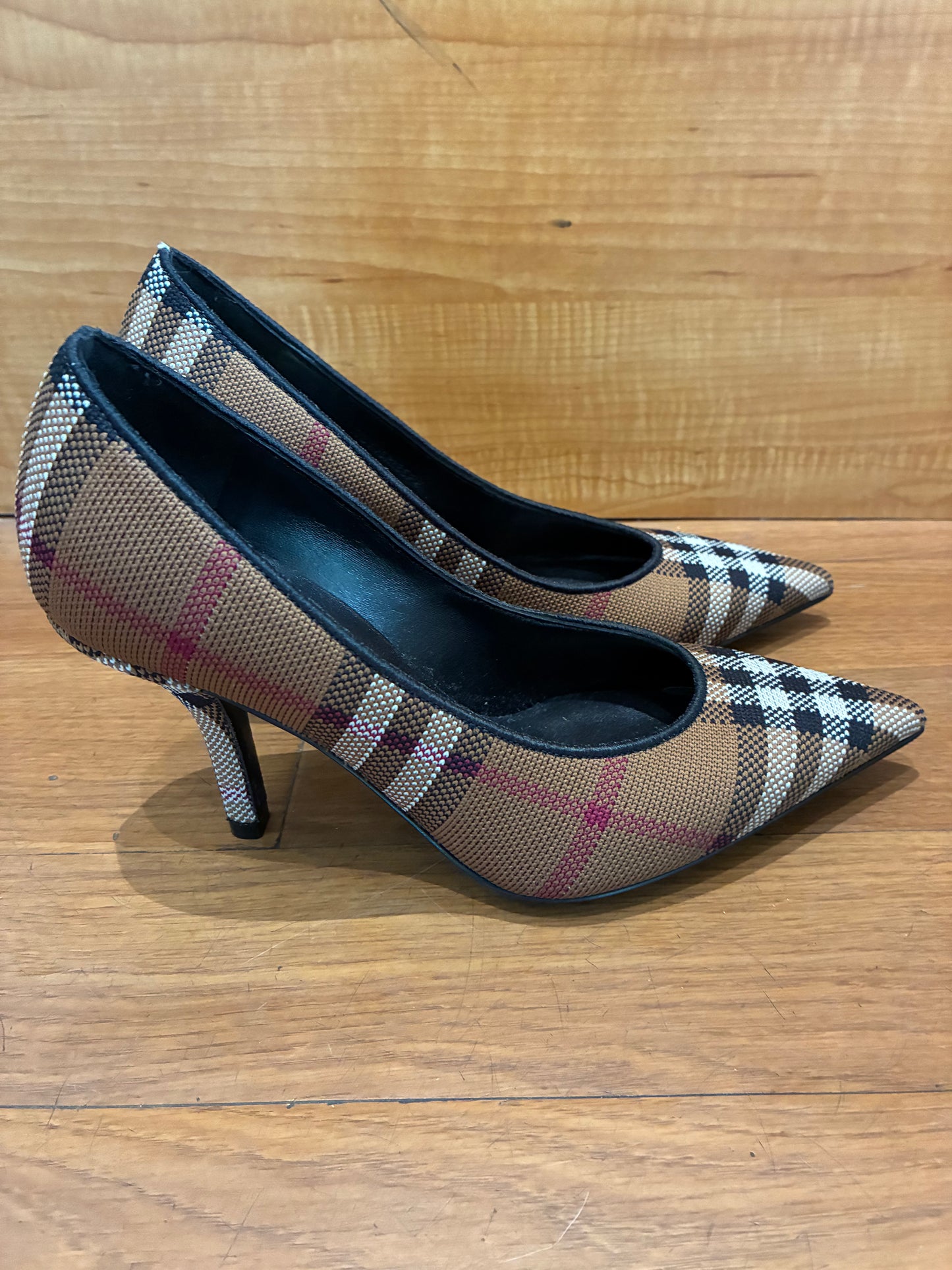 Burberry Plaid Logo Pointed Toe Pump Heels Beige Multi