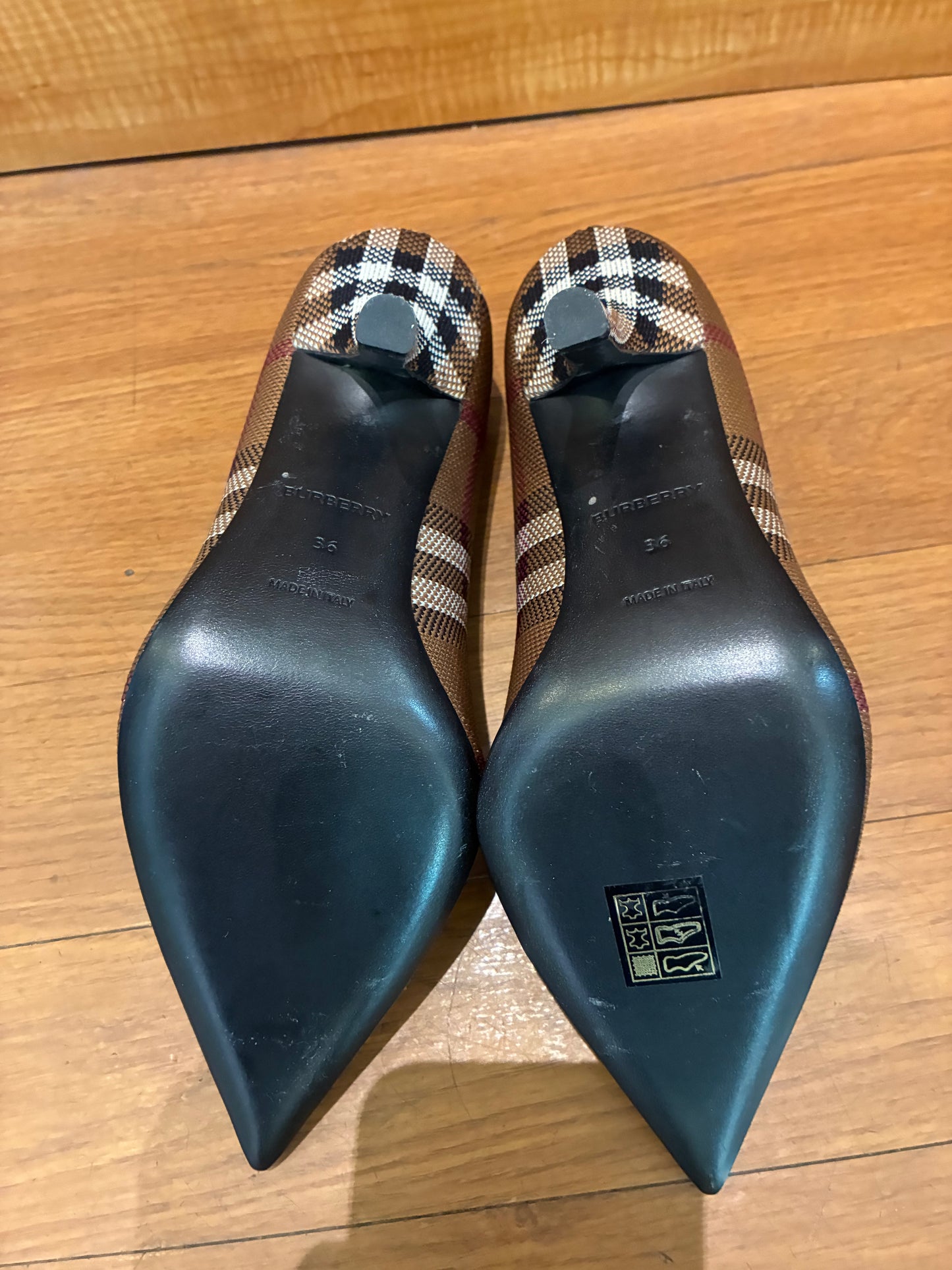 Burberry Plaid Logo Pointed Toe Pump Heels Beige Multi
