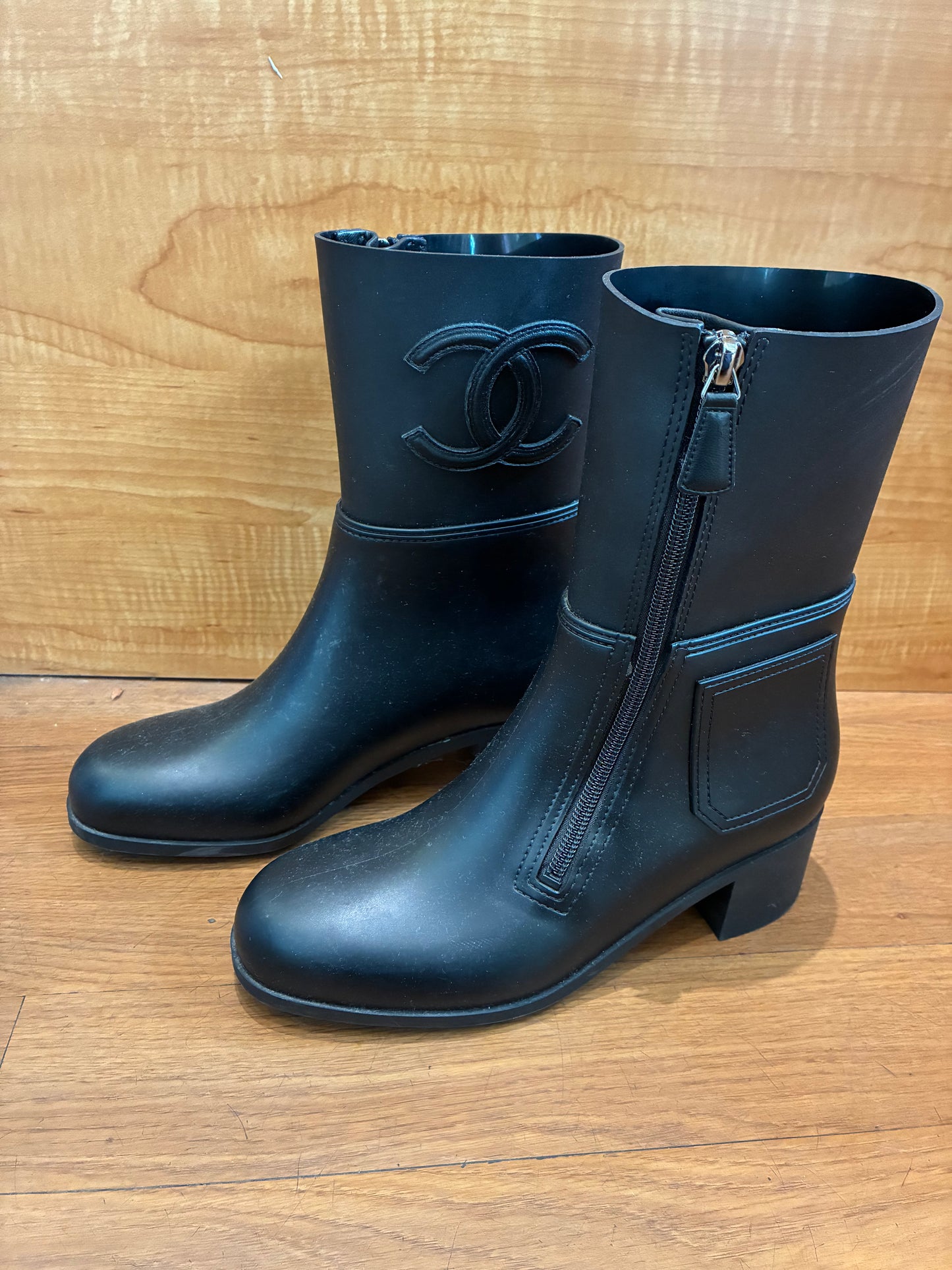 Chanel 2018 interlocking CC Logo Rain Boots