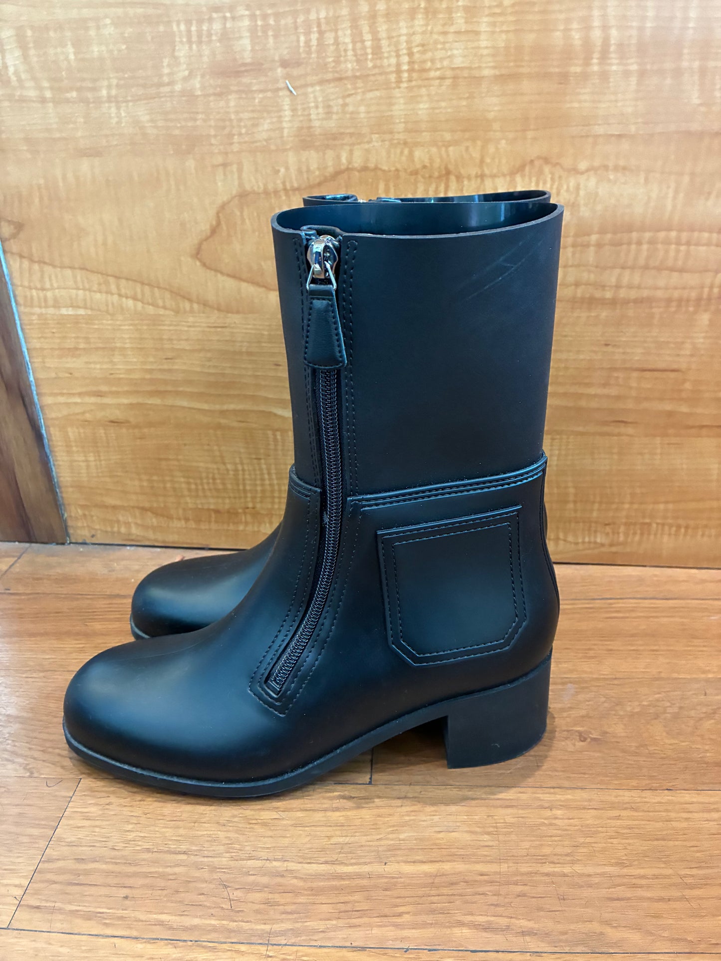 Chanel 2018 interlocking CC Logo Rain Boots