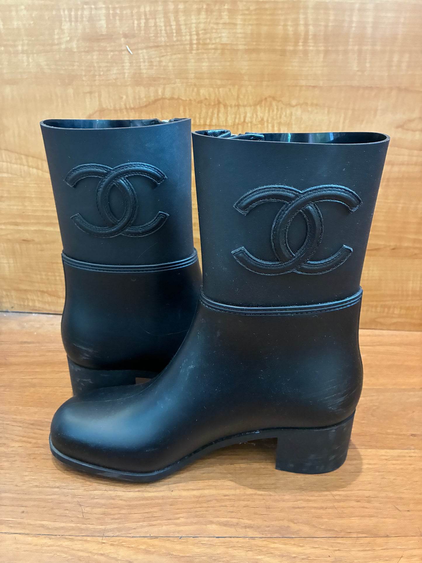 Chanel 2018 interlocking CC Logo Rain Boots