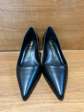 Load image into Gallery viewer, Stuart Weitzman Kitten Pumps Size 9
