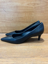 Load image into Gallery viewer, Stuart Weitzman Kitten Pumps Size 9
