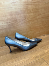 Load image into Gallery viewer, Manolo Blahnik Silver Metallic Pumps 38.5
