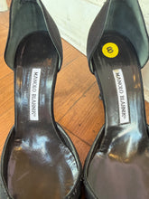 Load image into Gallery viewer, Manolo Blahnik Black Pumps 38
