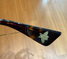 Load image into Gallery viewer, Gucci Red &amp; Green Pilot Sunglasses With Tortoise Accented Tips And Gold Hardware
