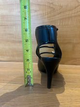 Load image into Gallery viewer, Chanel Heels Size 5
