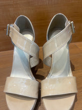 Load image into Gallery viewer, Stuart Weitzman Heels Size 6.5
