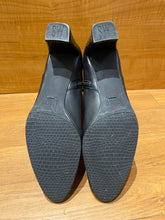 Load image into Gallery viewer, Stuart Weitzman Heels Size 8N
