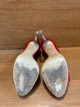 Load image into Gallery viewer, Valentino Heels Size 9
