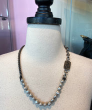 Load image into Gallery viewer, Handmade Pearl Metal Necklace
